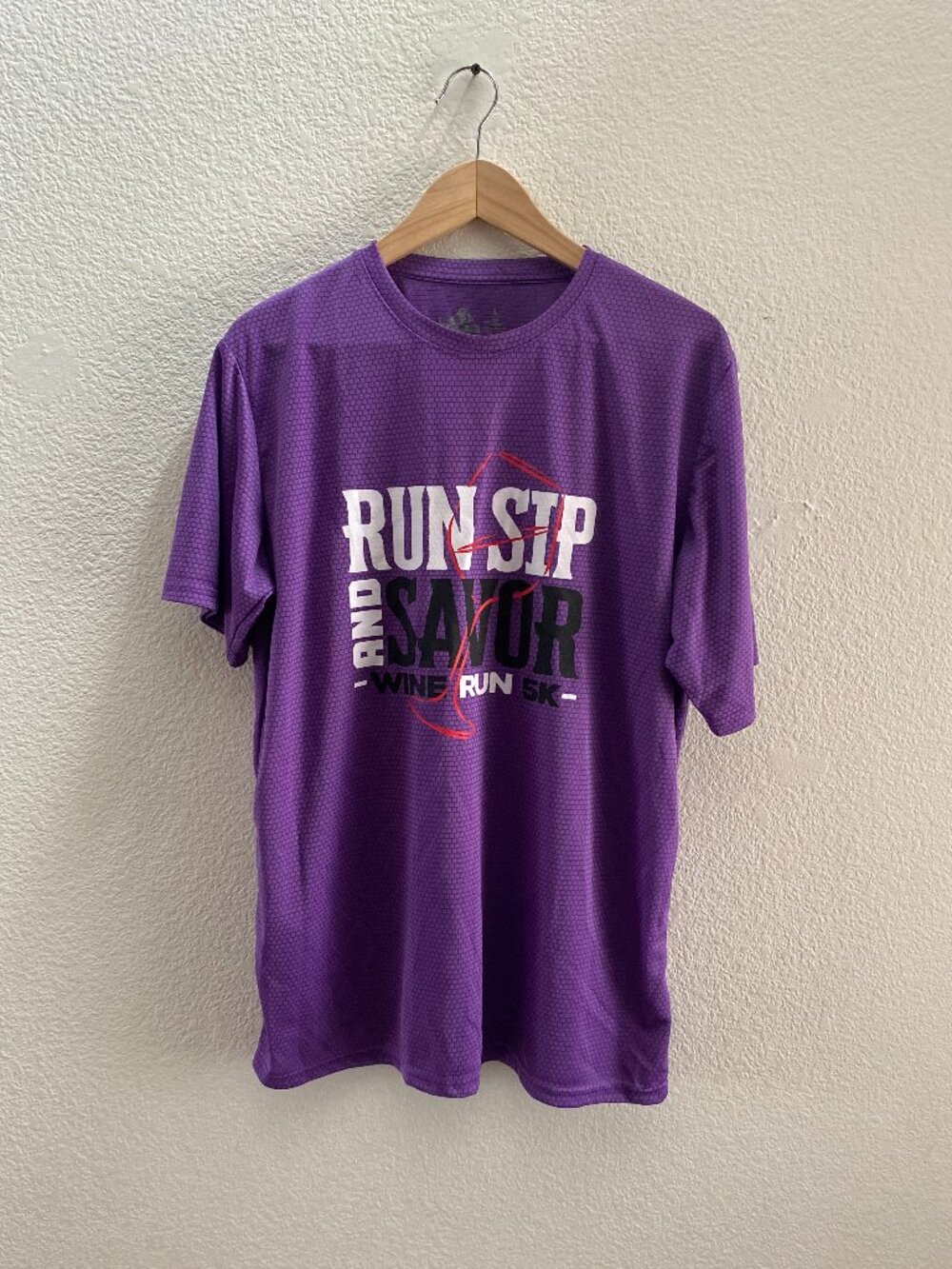 EUC Run Sip And Savor Wine Run 5K Leslie Jordan Short Sleeve T-Shirt Men's Large